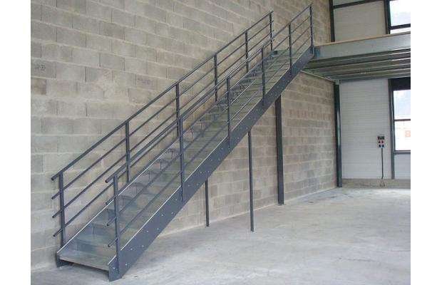 escalera recta hierro